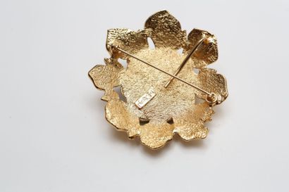 null YVES SAINT LAURENT Made in France

Broche / pendentif "fleur" en métal doré...