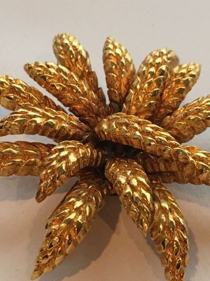 null CHANEL Made in France Collection 2-9

Broche "épi de blé" en métal doré ciselé....
