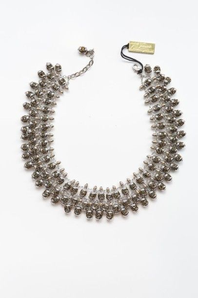 null FRANÇOISE MONTAGUE Paris 

Collier colerette "Sloane" composé de perles demi-sphériques...