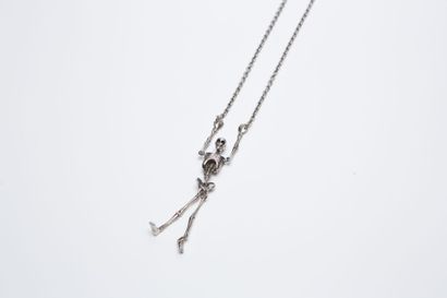 null Viviane Westwood Collier à pendentif squelette en métal argenté longueur : 41cm...