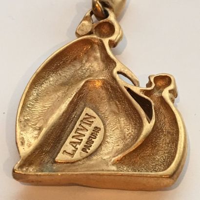 null LANVIN Parfums

Pendentif en métal doré brossé figurant un couple de personnages....