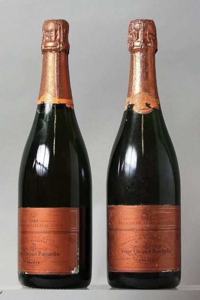 null 2 bouteilles CHAMPAGNE VEUVE CLIQUOT "CUVÉE TRILENNIUM ROSÉ" 1989 

Etiquettes...