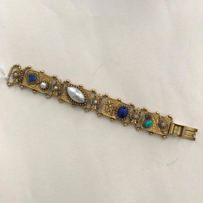 null Bracelet articulé en métal doré composé de plaques ornée de pierres décoratives...