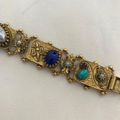 null Bracelet articulé en métal doré composé de plaques ornée de pierres décoratives...
