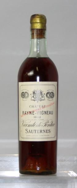 null 1 bouteille CHÂTEAU de RAYNE VIGNEAU 1er CC -Sauternes 1942

Niveau haut épaule,...