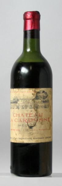 null 1 bouteille CHÂTEAU La CARDONNE - Haut Médoc 1955 

Niveau mi- épaule, étiquette...