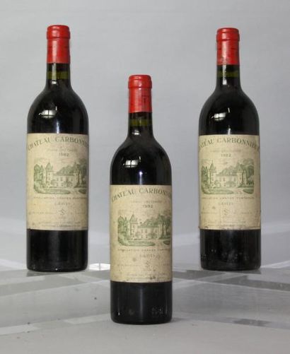 null 3 bouteilles CHÂTEAU CARBONNIEUX - Pessac Léognan 1982

Etiquettes légèrement...