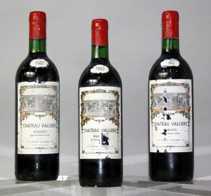 null 3 bouteilles CHÂTEAU VALLIERE - Margaux 1982
Etiquettes abimées. Labels dam...