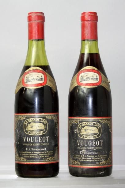 null 2 bouteilles VOUGEOT - DOMAINE F.CHAUVENET 1973 Etiquettes tachées, abimées....