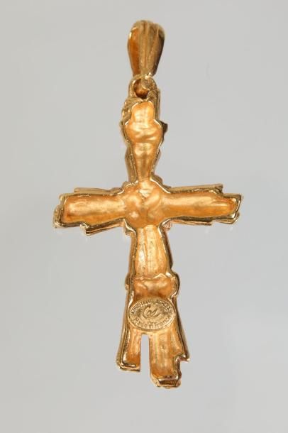 null CHRISTIAN LACROIX 

Croix en métal doré signée hauteur 6,5 cm