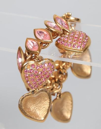 null YVES SAINT LAURENT

Bracelet à navettes et charms coeur en métal doré et strass...