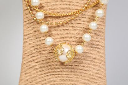 null Long collier en métal doré et perles nacrées - longueur 43cm