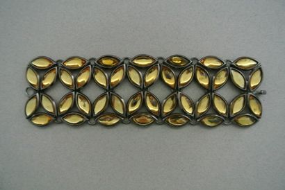 null Bracelet articulé en métal noirci à motif feuille orné de strass de résine ambrée...