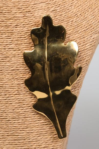 null ANONYME

Broche feuille de chêne en métal doré monogrammé 

Hauteur 12cm