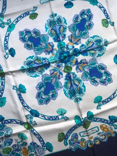 null HERMES Paris " Anémones " par Caty Latham - Carré en soie bleu turquoise, bleu...