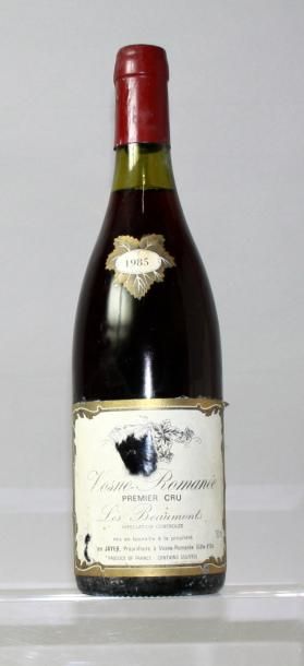 null 1 bouteille VOSNE ROMANEE 1er cru "Les Beaumonts" - Lucien Jayer 1985

Etiquette...