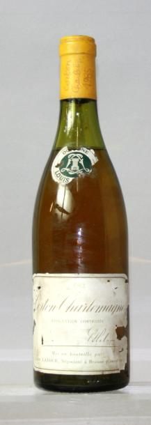 null 1 bouteille CORTON CHARLEMAGNE GC - Domaine L. LATOUR 1985 

Etiquette légèrement...