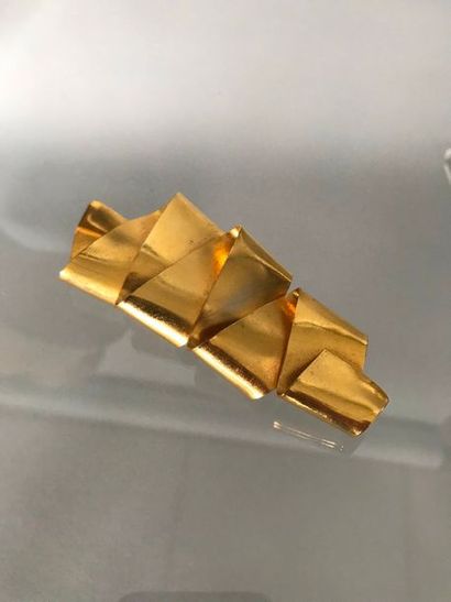 null PREMIER ETAGE Paris 

Broche ruban en métal doré 

Hauteur : 10 cm
