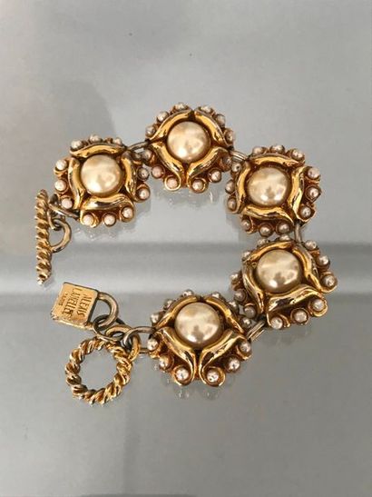 null ALEXIS LAHELLEC Paris 

Bracelet en métal doré et perles nacrées 

Longueur...