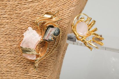 null ANONYME

Broche et bague feuillage stylisé en métal doré ornées de quartz rose...