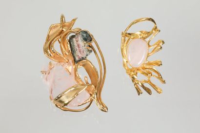 null ANONYME

Broche et bague feuillage stylisé en métal doré ornées de quartz rose...