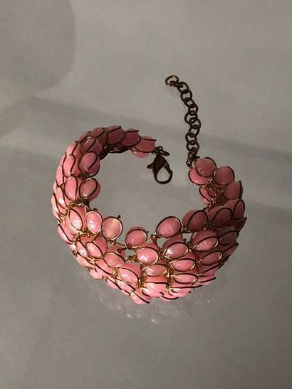 null Bracelet manchette en métal patiné et perles de verre vieux rose