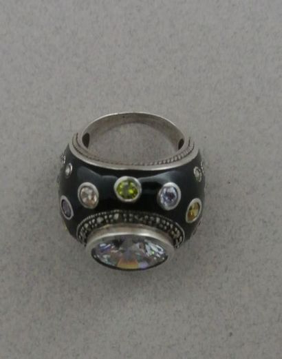 null Bague dôme en argent 925 millièmes et émail noir ornée d'oxydes de zyrconium...