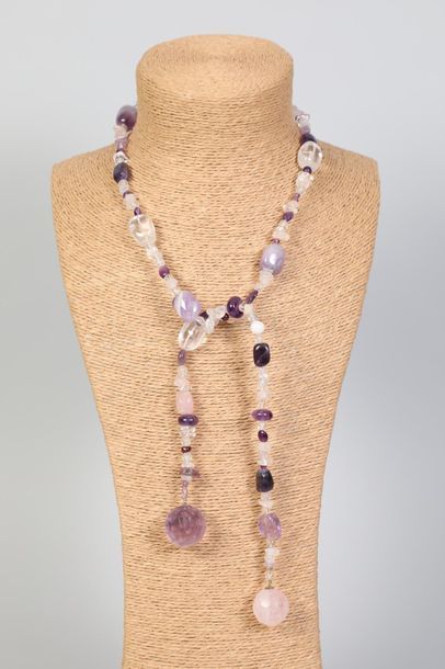 null Collier cravate composé de quartz rose, améthyste et cristal de roche se terminant...
