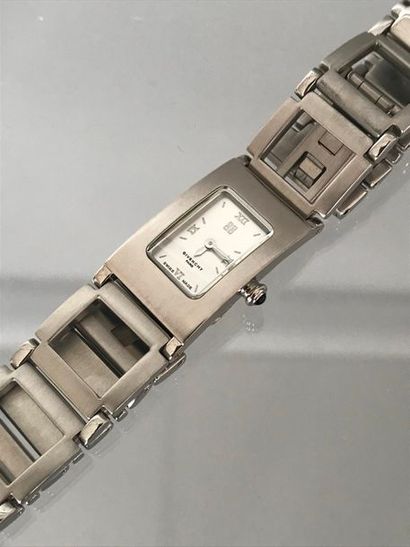 null GIVENCHY 

Bracelet montre de dame en acier mouvement quartz 

Diamètre : 6...