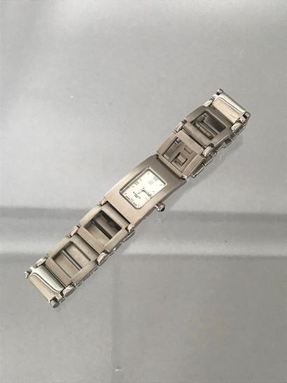 null GIVENCHY 

Bracelet montre de dame en acier mouvement quartz 

Diamètre : 6...