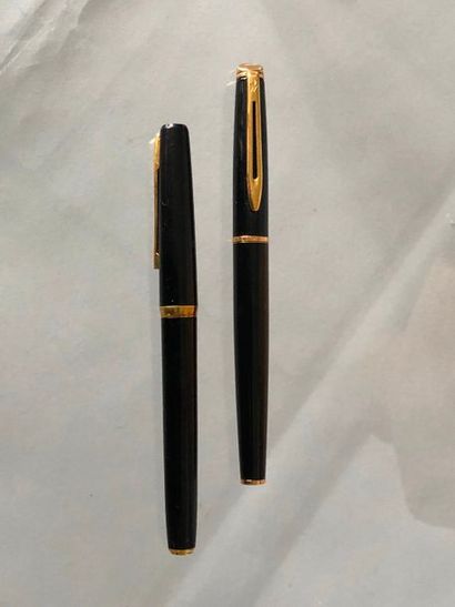 null WATERMAN Made in France 

2 stylos plume en bakélite noire dont 1 plume or (750...