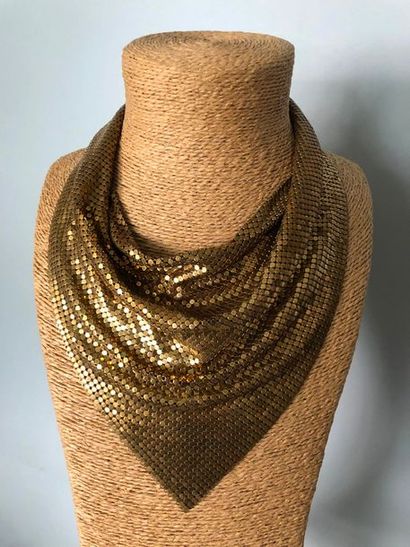 null WHITING & DAVIS 

Collier foulard en métal doré 

Longueur : 47 cm