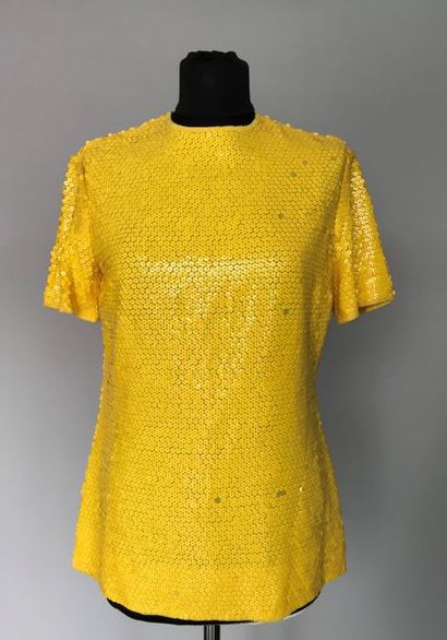 null GUY LAROCHE Diffusion 

Tee shirt à sequins jaunes - taille 42 (quelques ma...