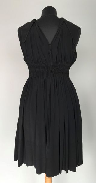 null Robe en soie crépon noir à taille smokée - circa 1960 - taille 36