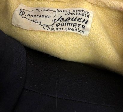 null JAOUEN Quimper 

Kabig en lainage jaune circa1970 - taille 38