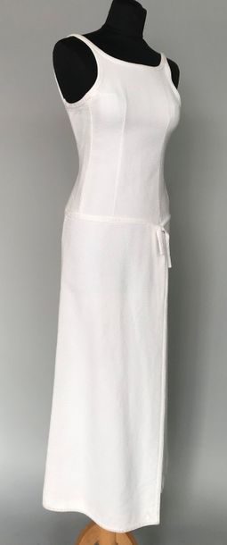 null HYPERBOLE COURREGES Paris 

Robe longue en piqué de coton blanc - circa 70 -...