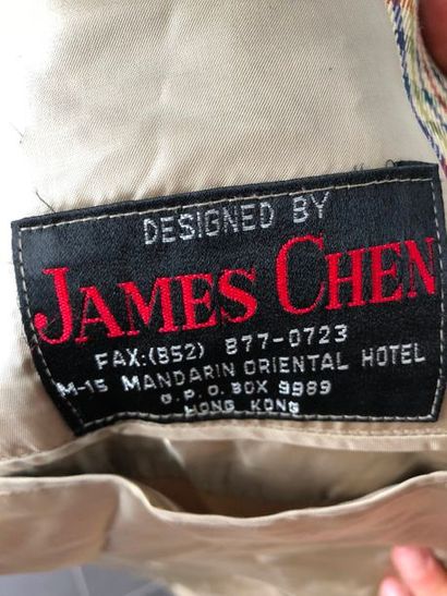 null JAMES CHEN

Veste d'homme tricolore rouge, vert et bleu sur fond beige. T 5...