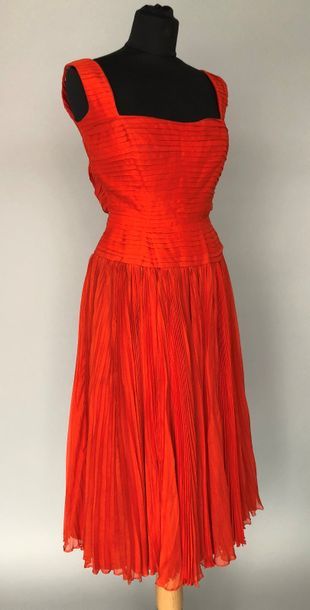 null Robe plissée en mousseline rouge circa 1960 - taille 36