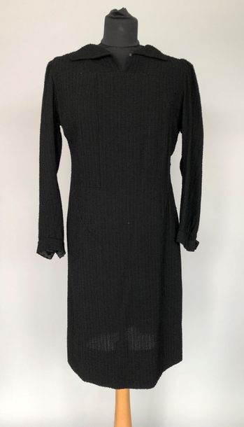 null Robe en lainage noir à empiècements et col chemisier circa 1950 - taille 40