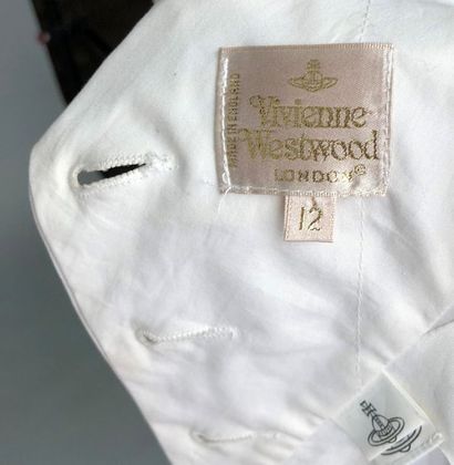 null VIVIENNE WESTWOOD 

Chemiser en coton blanc à découpe asymétrique - circa 1990...