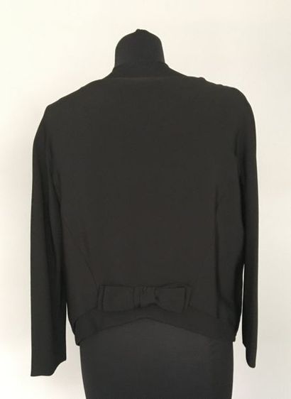 null JACQUES HEIM Haute Couture 

Veste courte en soie noir à noeud - circa 60 -...