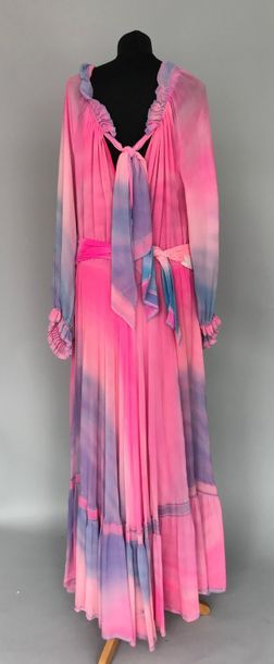 null LEONARD 

Robe longue en mousseline de soie rose et bleue avec ceinture