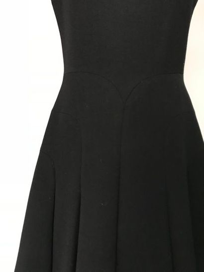 null PISANTI Paris 

Robe trapèze en lainage noir - circa 1960 - taille 40