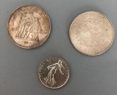 null 2 pièces de 50 FF en argent (1976-1978) - 1 pièce de 5FF en argent 1964 Poids...