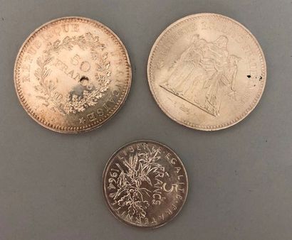 null 2 pièces de 50 FF en argent (1976-1978) - 1 pièce de 5FF en argent 1964 Poids...