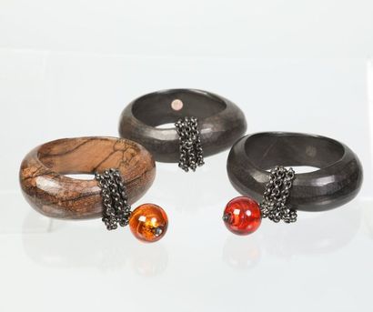 null YVES SAINT LAURENT Haute Couture

3 bracelets en bois orné d'un coulant de chaines...