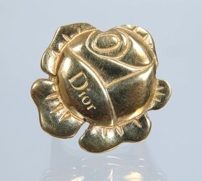 null Christian DIOR

Bague fleur stylisée en métal doré - TDD : 55