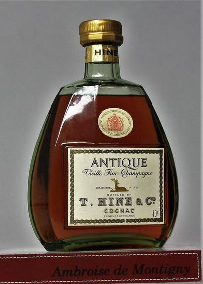 null 1 bouteille BOURGOGNE - J. DROUHIN 1964 

Etiquette abimée, déchirée, niveau...
