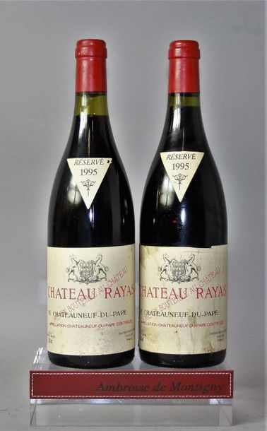 null 2 bouteilles CHÂTEAUNEUF DU PAPE - CHÂTEAU RAYAS 1995 

Etiquette légèrement...