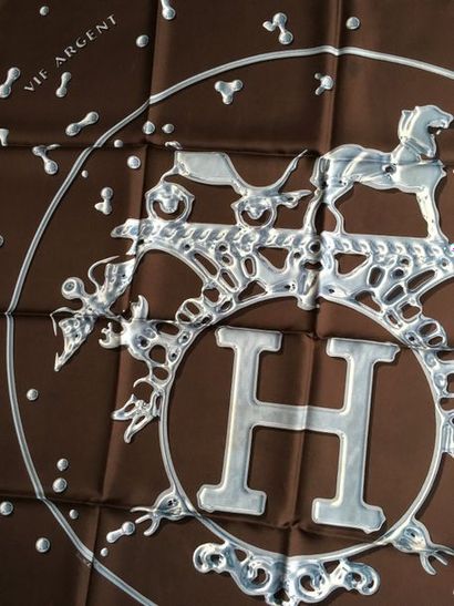 null HERMES Paris " Vif argent " par Dimitri Rybaltchenko - Carré en soie marron,...